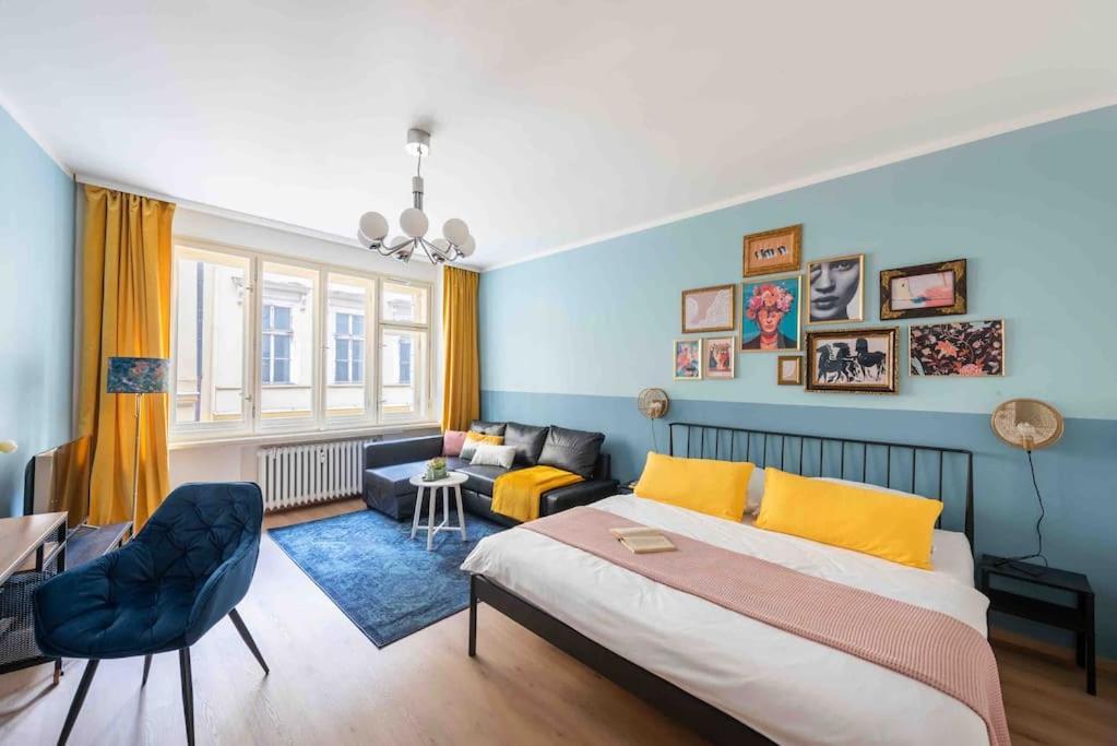 Colourful Modern Flat / Balcony / Charles Bridge Apartment Prague Exterior photo