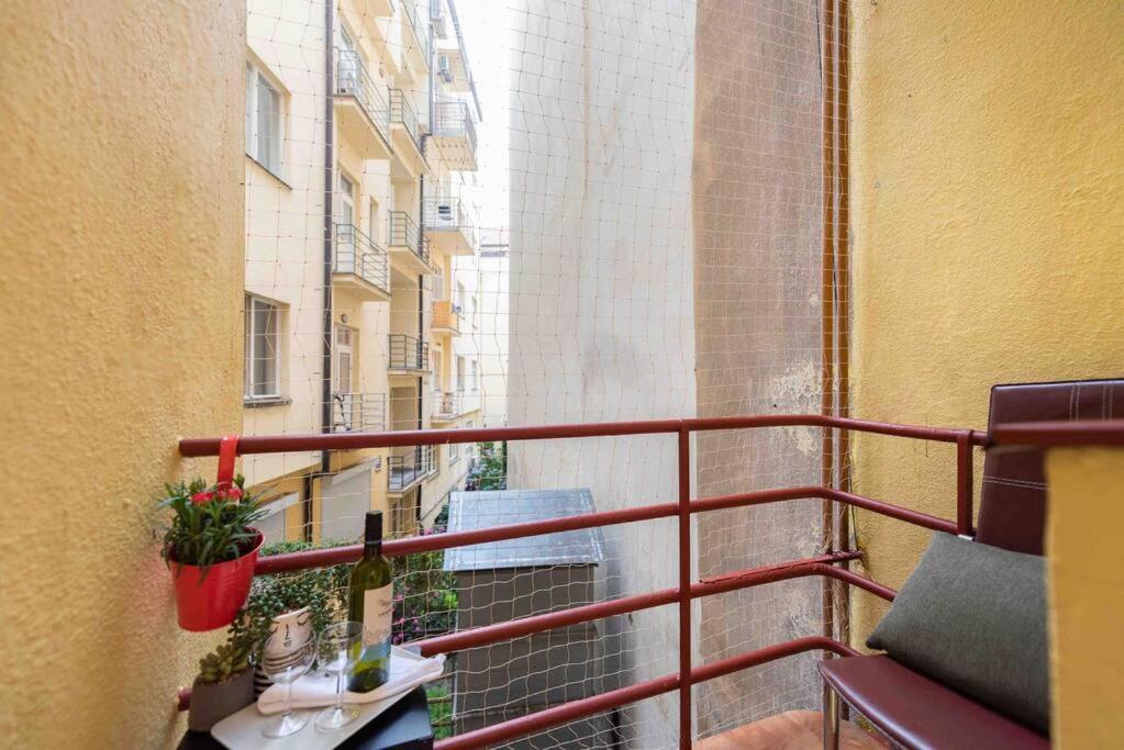 Colourful Modern Flat / Balcony / Charles Bridge Apartment Prague Exterior photo
